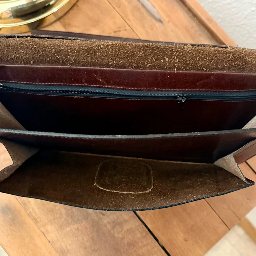 Elegant Brown Leather Men's Bag